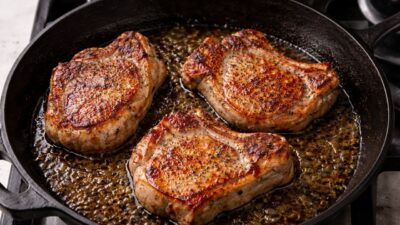 Vrhunski kotleti iz tave: Tajna sočnosti i mekoće uz savjete profesionalnih kuhara