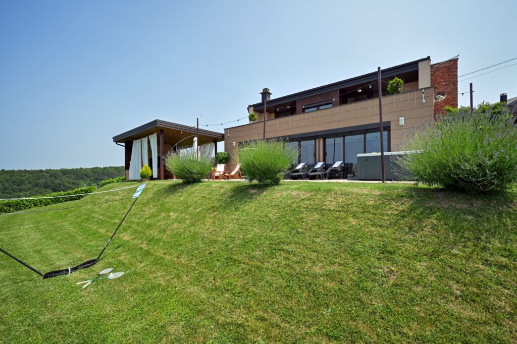 Divinus Holiday House