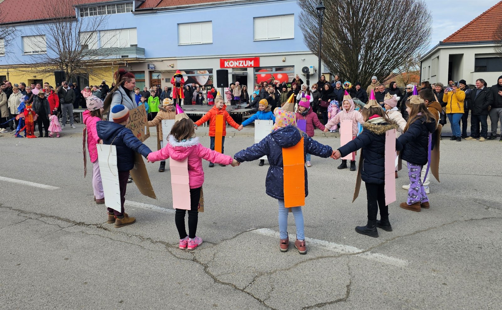 Anđeli "Cvrkutići" osvojili 300 eura i srca publike na fašniku u Svetom Križu Začretju