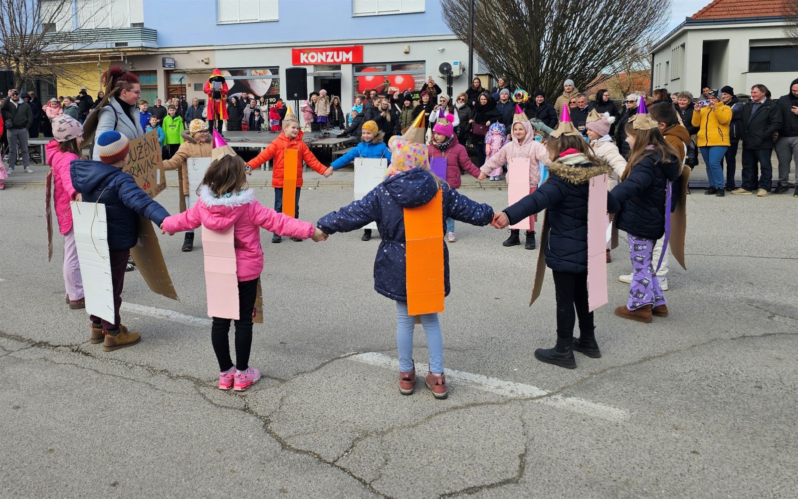 Anđeli "Cvrkutići" osvojili 300 eura i srca publike na fašniku u Svetom Križu Začretju