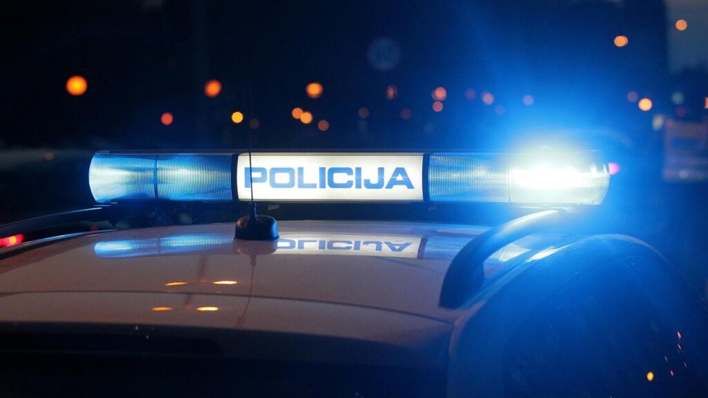 Čelni sudar kod Biograda: Dvoje ozlijeđenih, vatrogasci na terenu