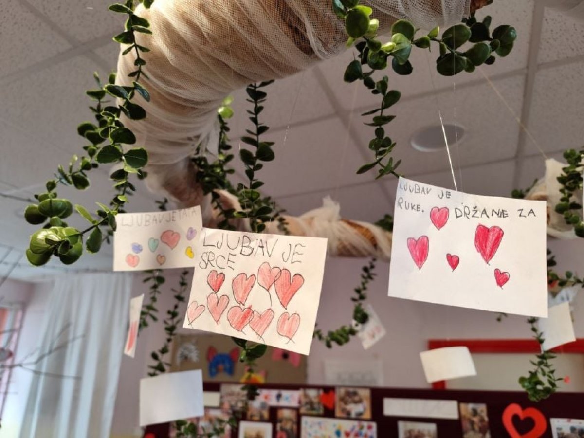 Djeca iz vrtića "Kozarčeva" proslavila Valentinovo uz folklorni program i tradiciju