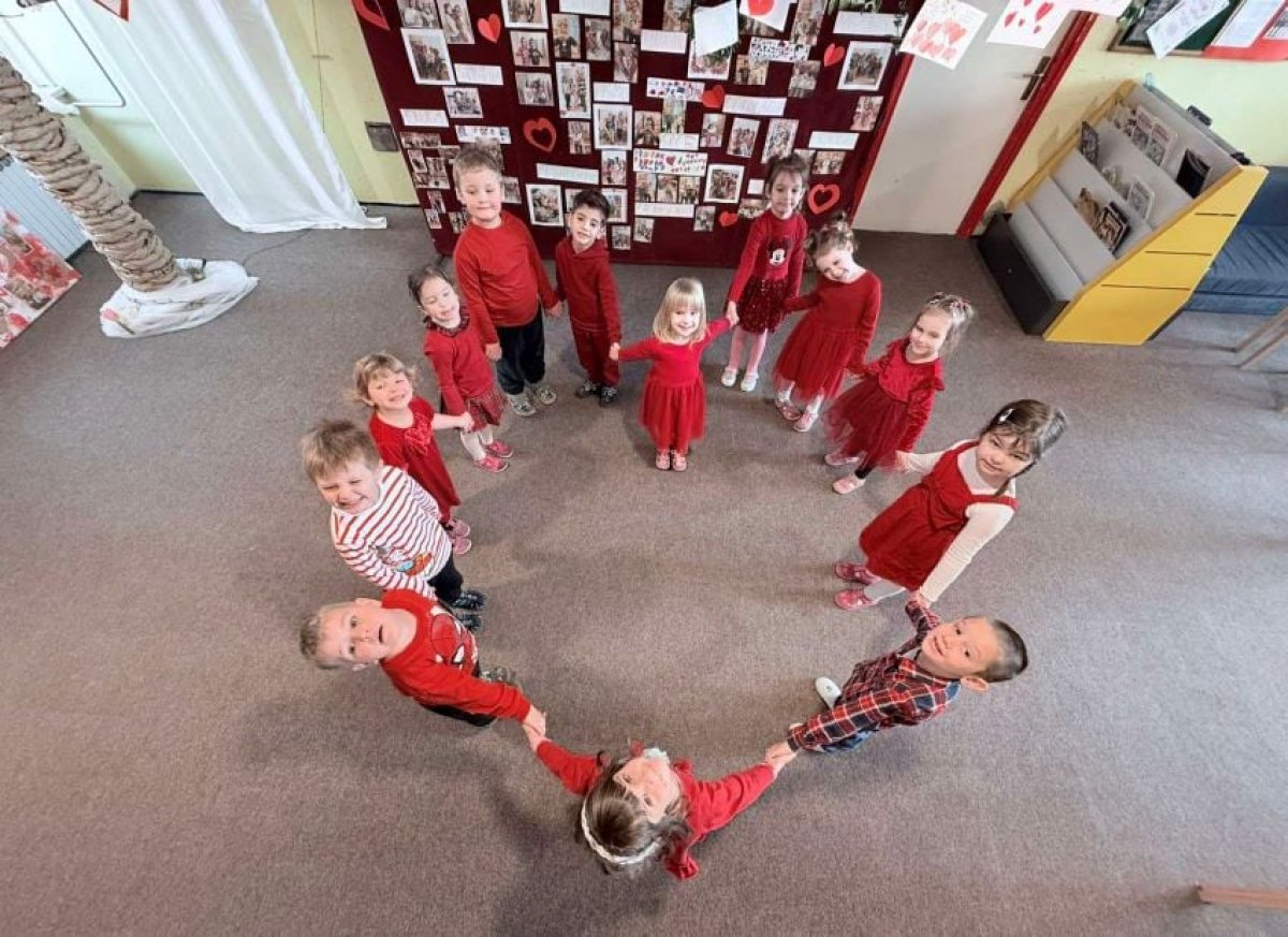 Djeca iz vrtića "Kozarčeva" proslavila Valentinovo uz folklorni program i tradiciju