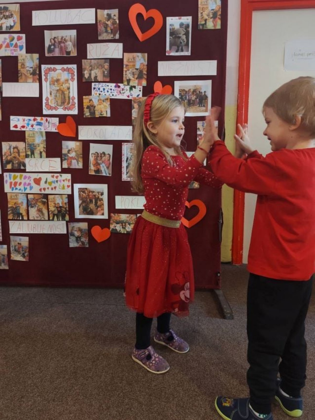 Djeca iz vrtića "Kozarčeva" proslavila Valentinovo uz folklorni program i tradiciju