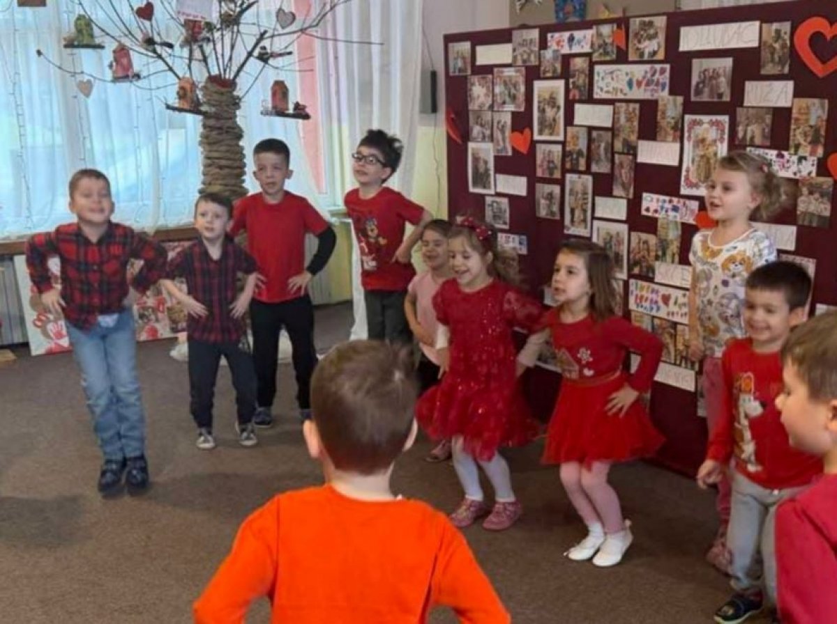 Djeca iz vrtića "Kozarčeva" proslavila Valentinovo uz folklorni program i tradiciju