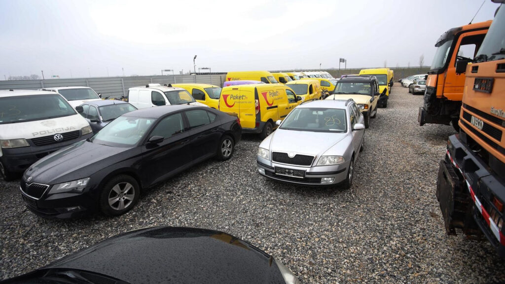 Država nudi automobile već od 155 eura: Ministarstvo rasprodaje 51 vozilo