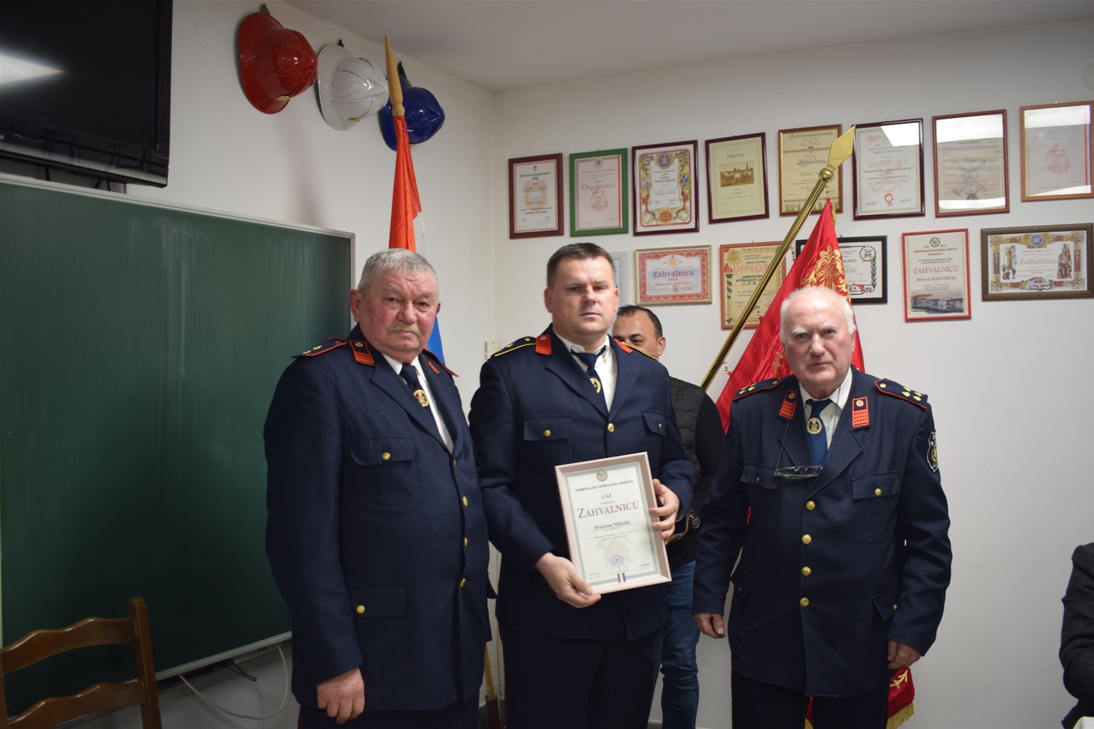 DVD Laz: Stari predsjednik i zapovjednik potvrđeni na 88. skupštini