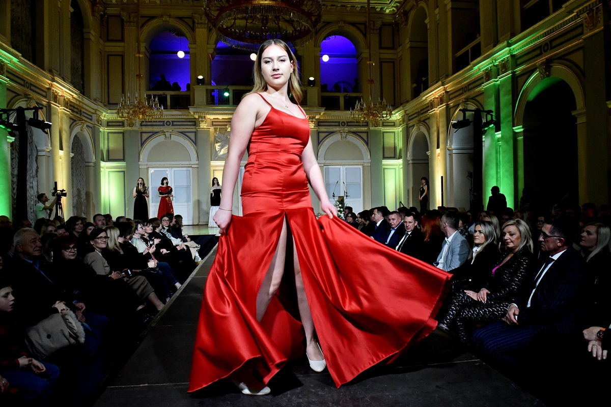 Gala večer "Čarobnih ruku": Kreativnost mladih talenata i iskustvo obrtnika zasjali na varaždinskoj pozornici