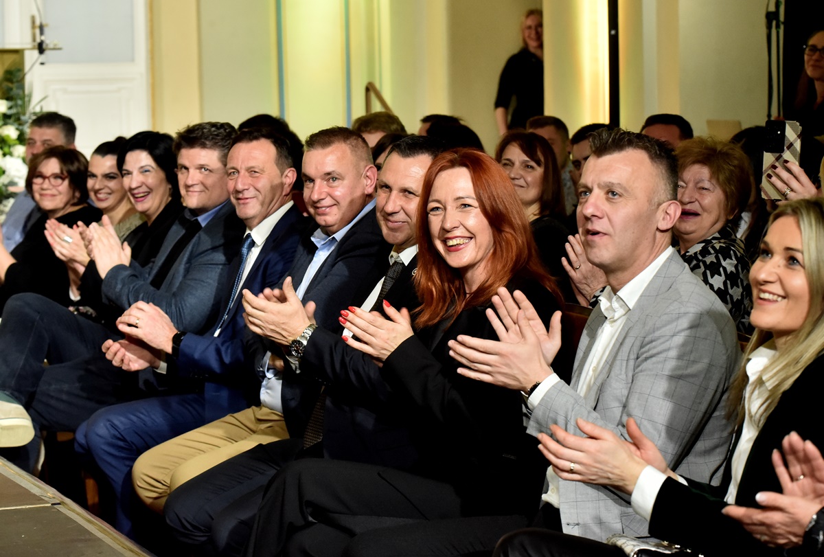 Gala večer "Čarobnih ruku": Kreativnost mladih talenata i iskustvo obrtnika zasjali na varaždinskoj pozornici