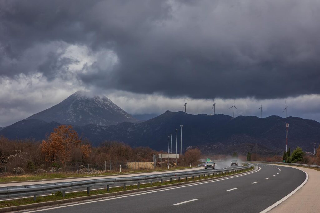 Hrvatska pod snijegom i burom: Prometni kolaps i prognoza za nadolazeće dane