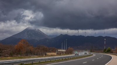 Hrvatska pod snijegom i burom: Prometni kolaps i prognoza za nadolazeće dane