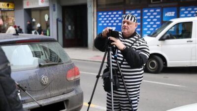 Keleminec u zatvorskoj odori i uz Thompsona prosvjedovao ispred sjedišta HDZ-a