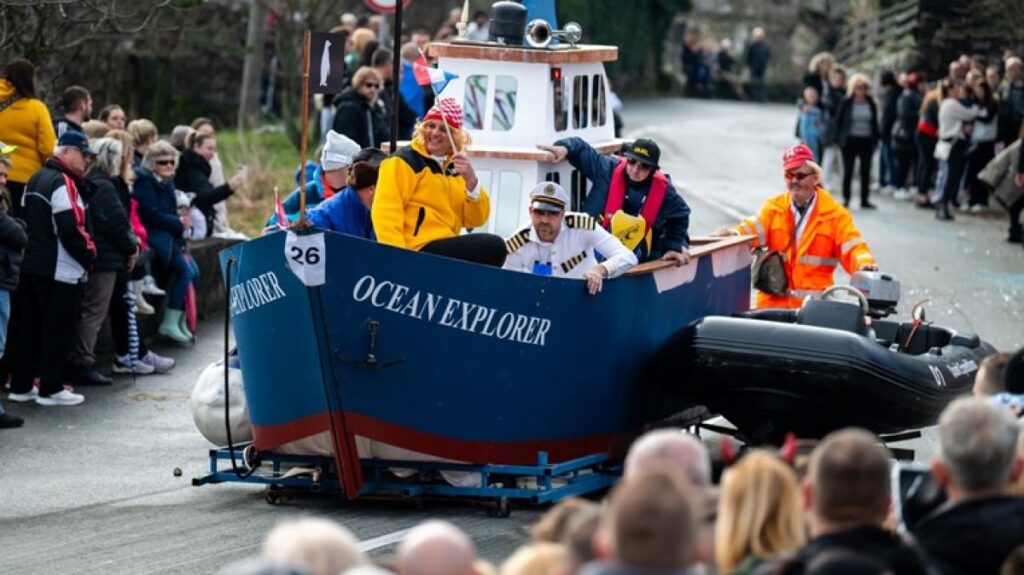 Kolinda Grabar-Kitarović oduševljena kreativnošću Grobničana: Maska s Antarktike izazvala salve smijeha