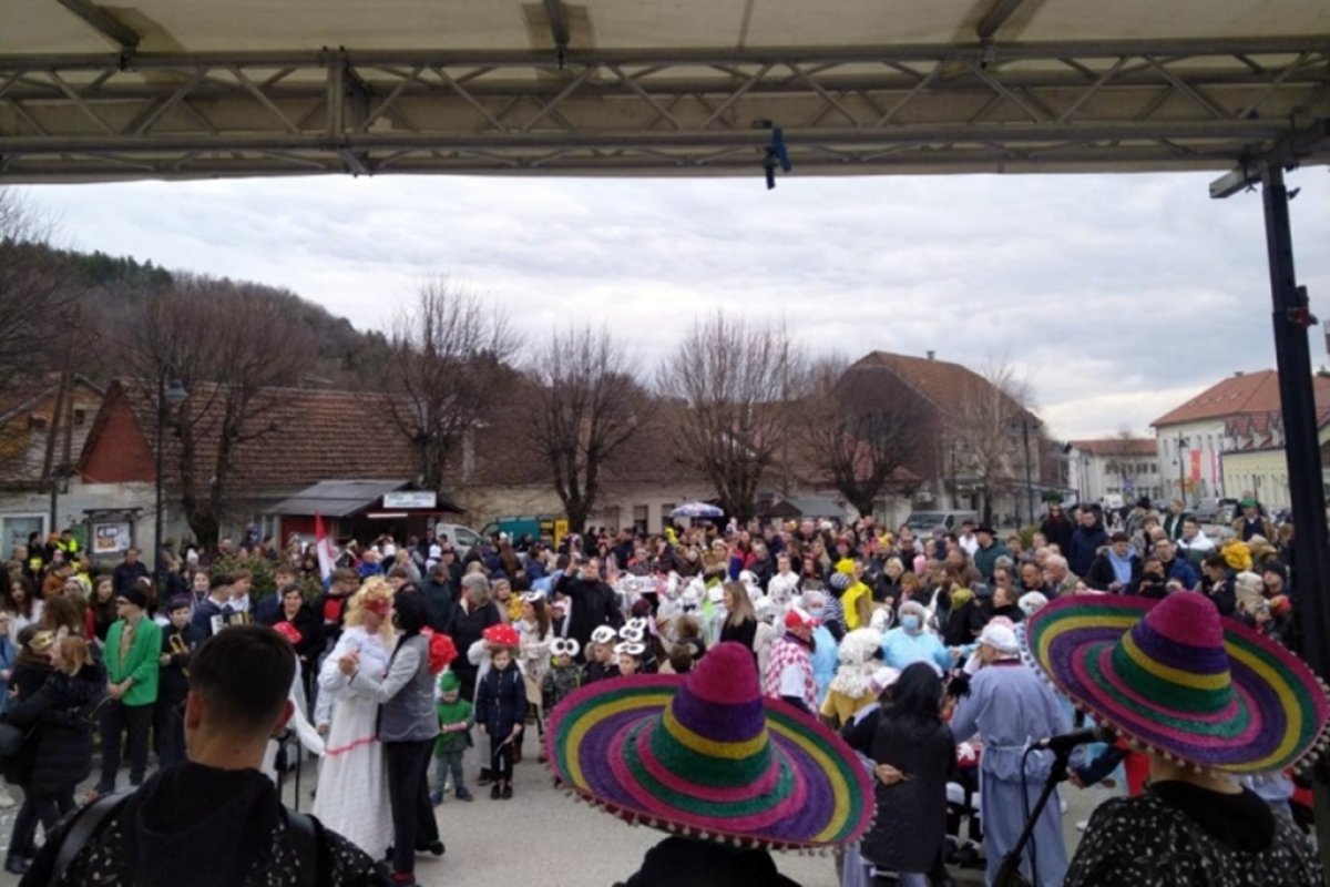 Loborski fašinjek 2026.: Tradicija, maske i veselje ponovno oživljavaju Lobor