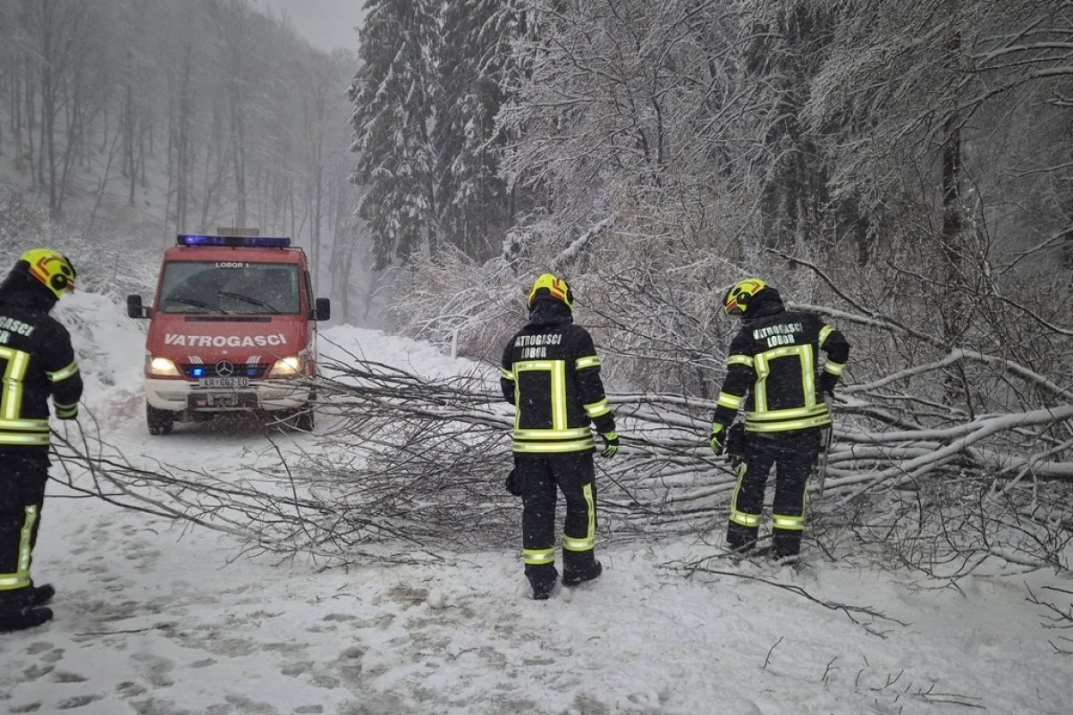 Nevrijeme u Loboru: Vatrogasno vozilo oštećeno, načelnica Jembrih zahvaljuje hrabrim službama