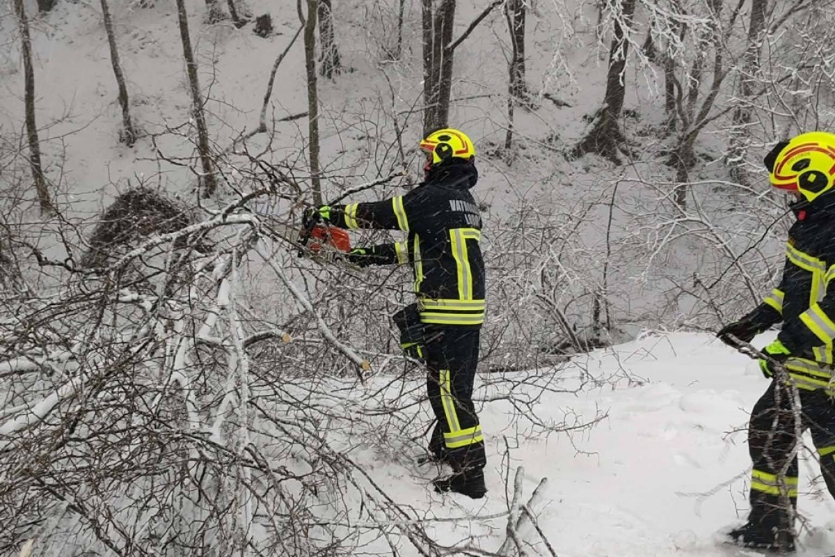 Nevrijeme u Loboru: Vatrogasno vozilo oštećeno, načelnica Jembrih zahvaljuje hrabrim službama