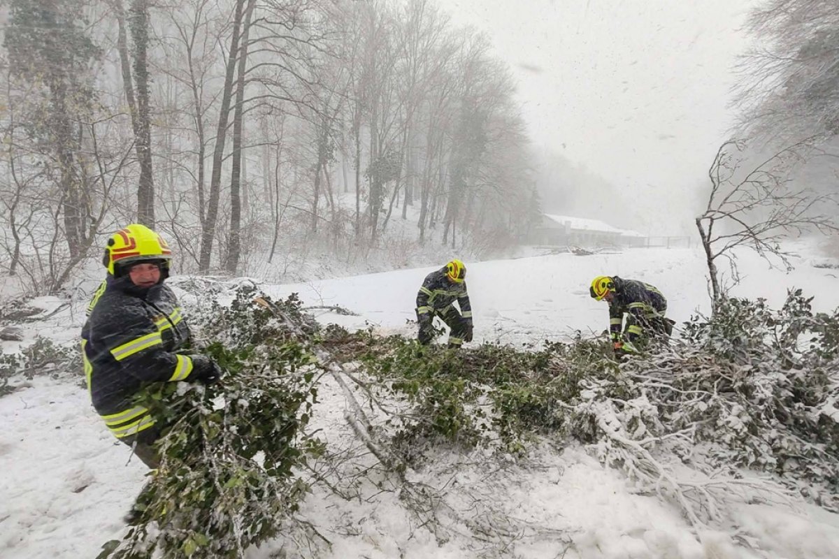 Nevrijeme u Loboru: Vatrogasno vozilo oštećeno, načelnica Jembrih zahvaljuje hrabrim službama