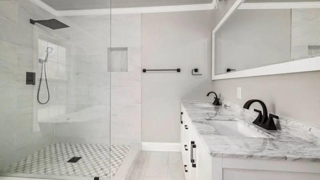 Odvod tuša ne radi? Evo kako riješiti problem u pet koraka bez vodoinstalatera