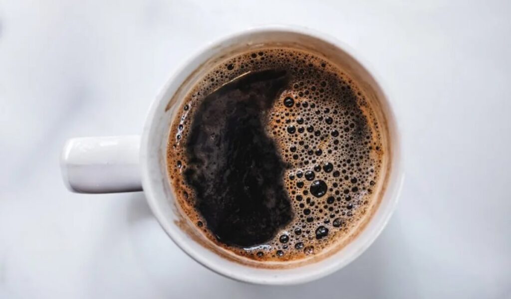 Opasni dodaci kavi: Kako vaša omiljena šalica tiho uništava jetru