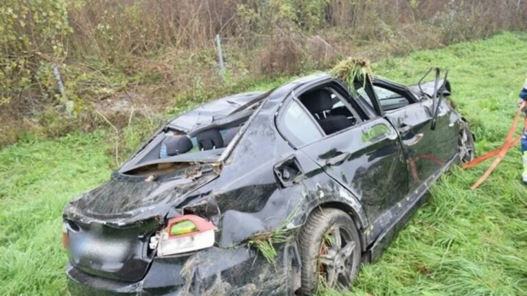 Pijani vozač bez pojasa sletio s ceste i prevrnuo se: Lakše ozlijeđen i hospitaliziran