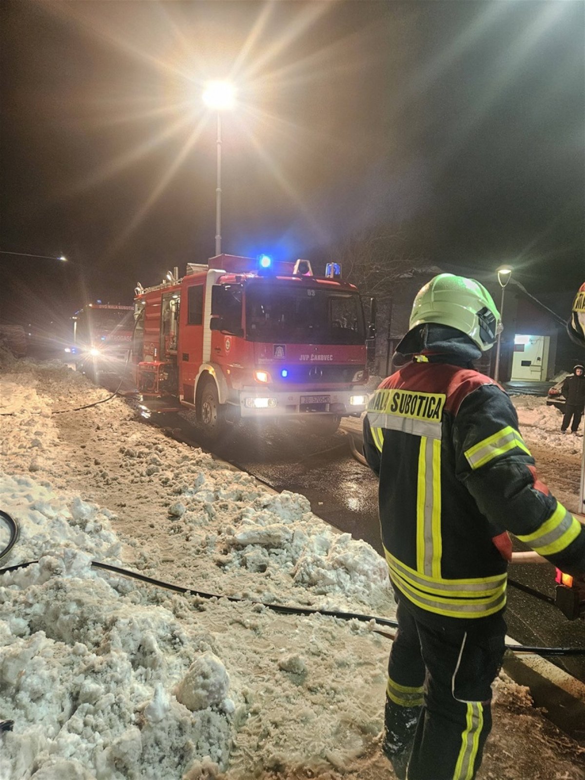 Požar u Maloj Subotici: Brza intervencija vatrogasaca spriječila širenje vatre, jedna osoba ozlijeđena