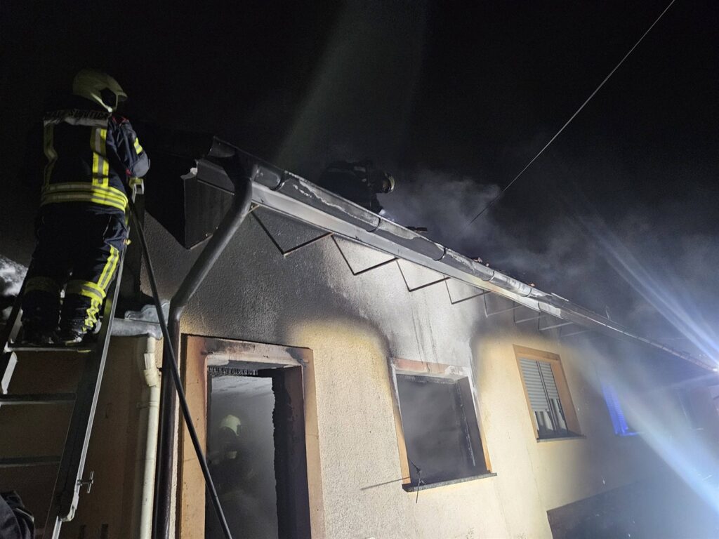 Požar u Maloj Subotici: Brza intervencija vatrogasaca spriječila širenje vatre, jedna osoba ozlijeđena