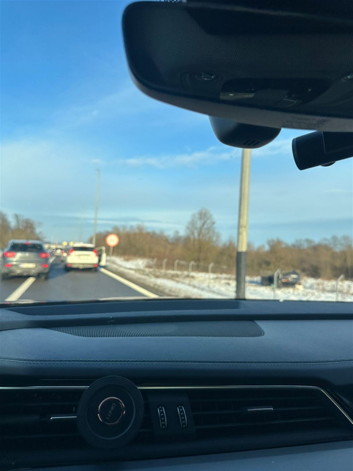 Prometna nezgoda u Zagorju: Vozilo se prevrnulo, dvije osobe zbrinute u bolnici