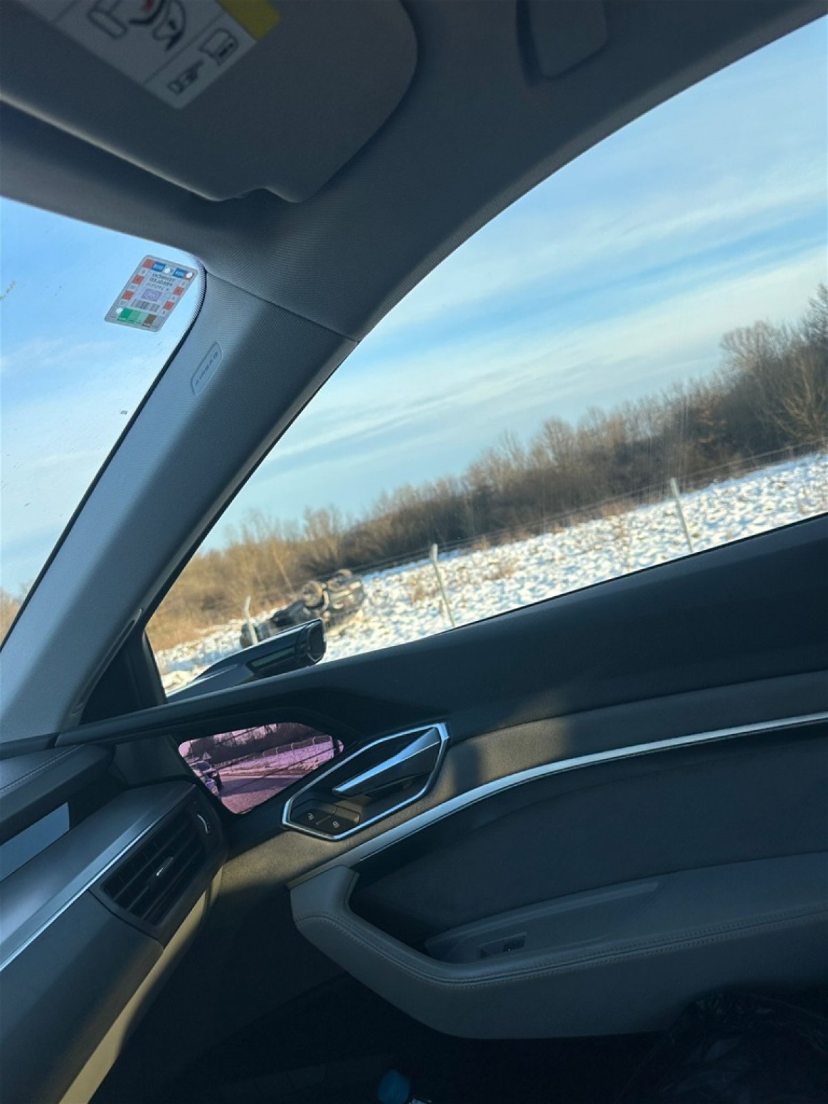 Prometna nezgoda u Zagorju: Vozilo se prevrnulo, dvije osobe zbrinute u bolnici