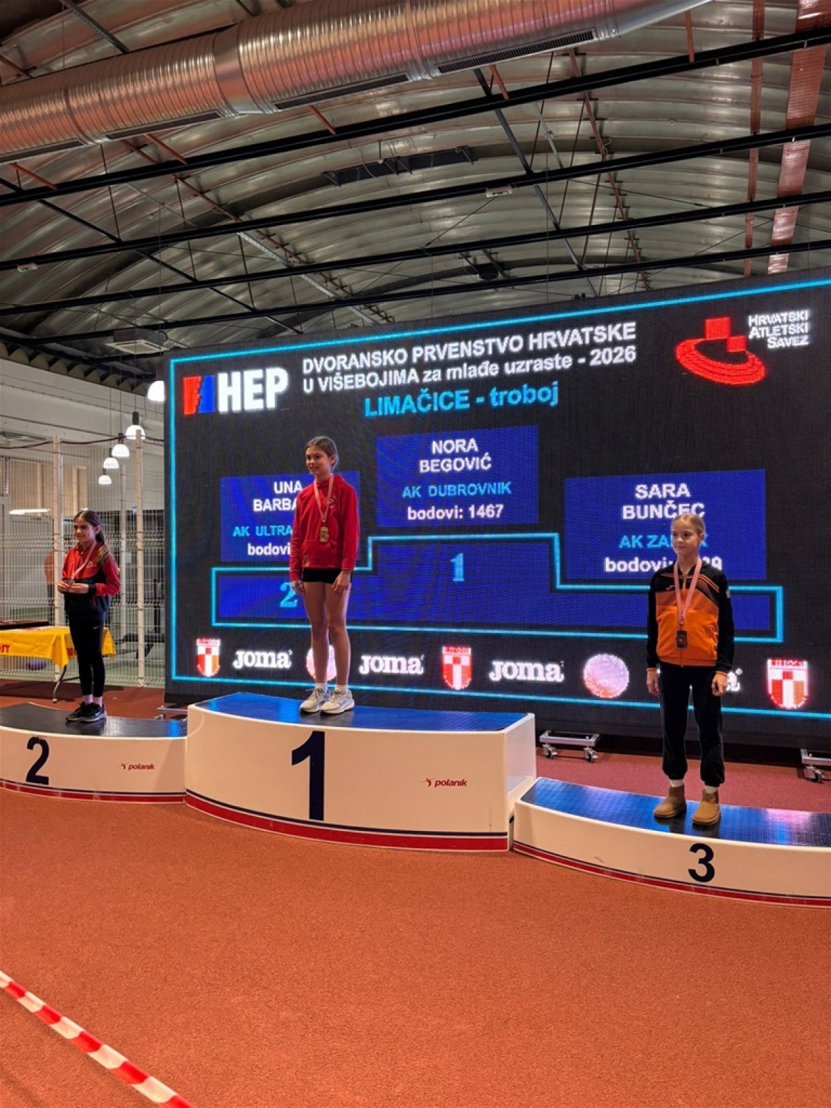 Prva državna medalja i oboreni rekordi za mladu Saru Bunčec na Dvoranskom prvenstvu