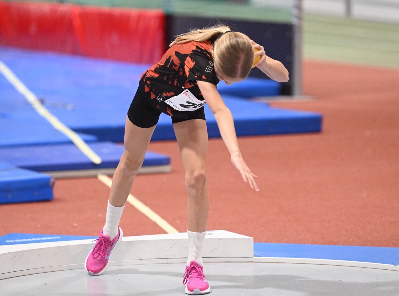 Prva državna medalja i oboreni rekordi za mladu Saru Bunčec na Dvoranskom prvenstvu