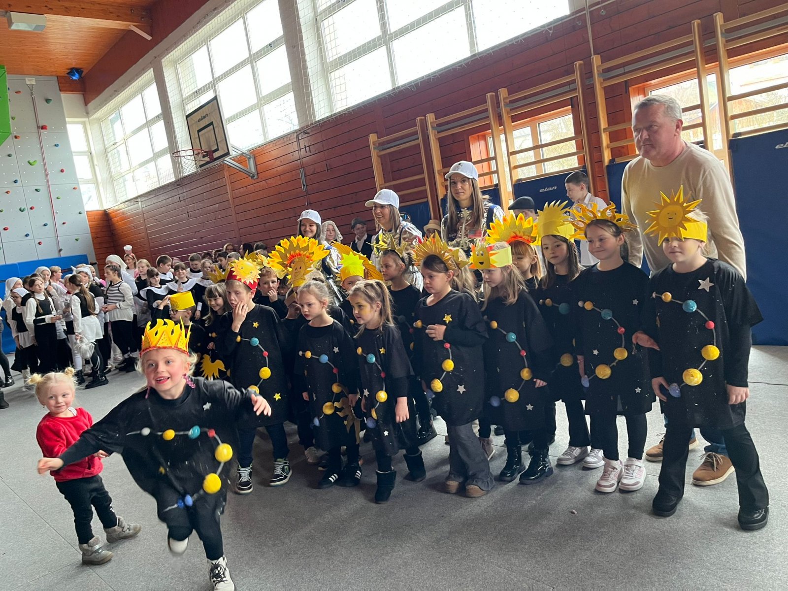 Radobojski fašnik okupio brojne maskirane skupine i posjetitelje