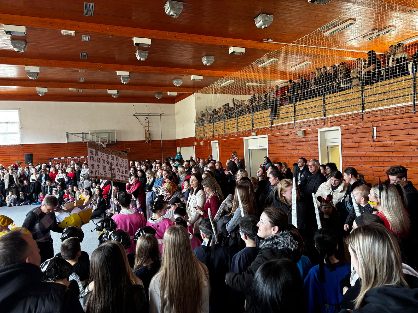 Radobojski fašnik okupio brojne maskirane skupine i posjetitelje