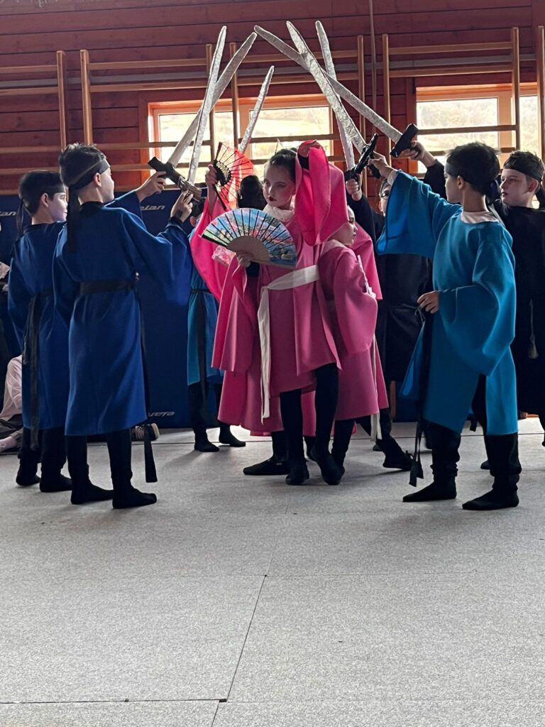 Radobojski fašnik okupio brojne maskirane skupine i posjetitelje