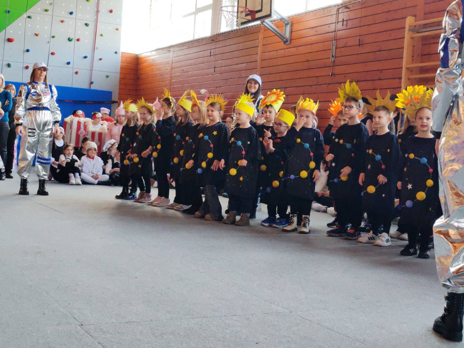 Radobojski fašnik okupio brojne maskirane skupine i posjetitelje