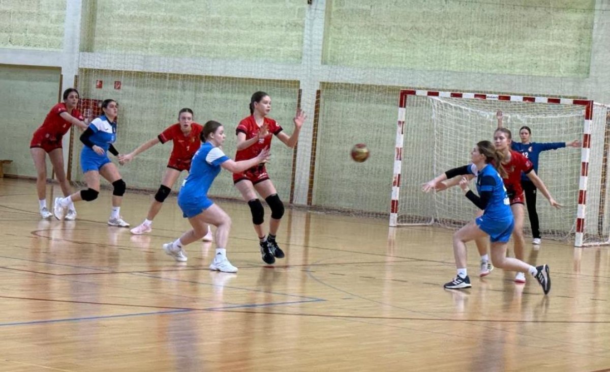 Različiti ishodi za krapinske rukometaše i rukometašice: Pobjeda bez igre za dečke, poraz doma za djevojke