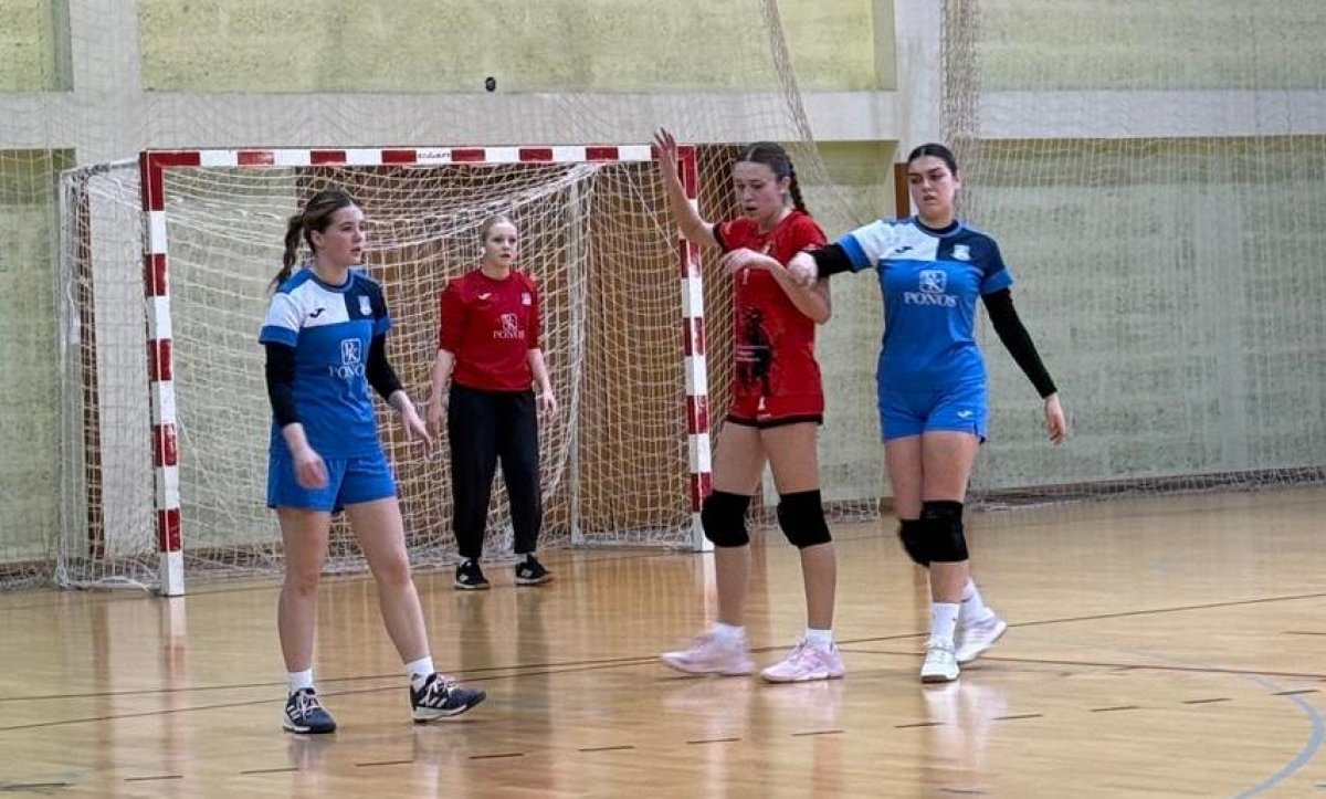 Različiti ishodi za krapinske rukometaše i rukometašice: Pobjeda bez igre za dečke, poraz doma za djevojke