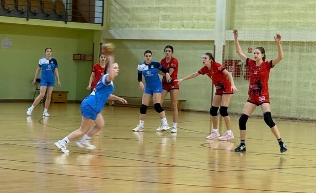 Različiti ishodi za krapinske rukometaše i rukometašice: Pobjeda bez igre za dečke, poraz doma za djevojke