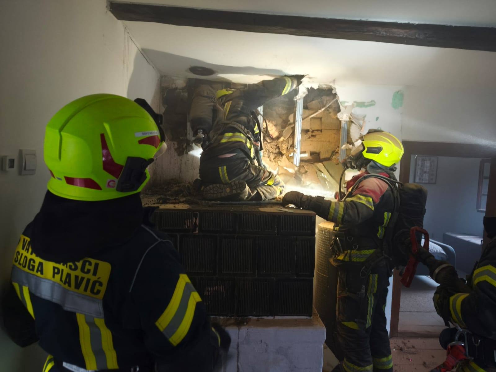 Razorni požar u vikendici u Zagorskim Selima: Uzrok vatre bio je dnevni boravak