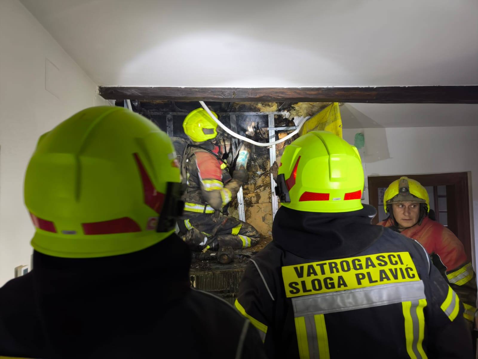 Razorni požar u vikendici u Zagorskim Selima: Uzrok vatre bio je dnevni boravak