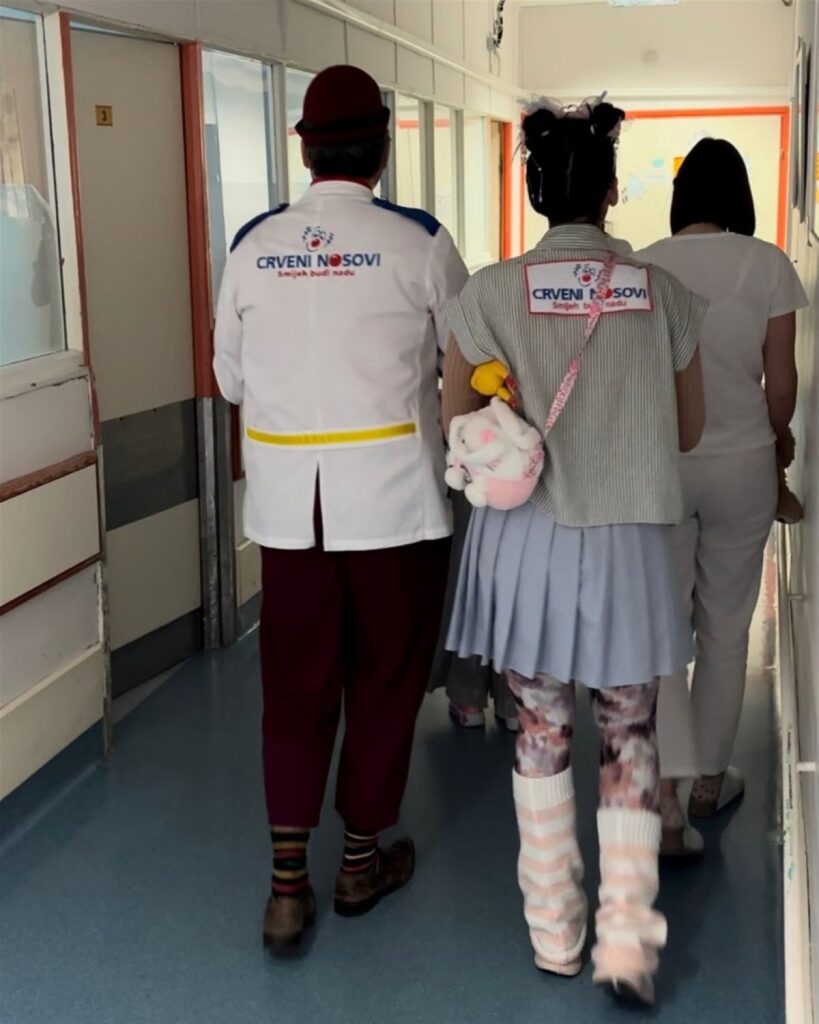 Razveseljavanje najmlađih: Klaunovi “Crvenih nosova” donose radost u bolnicu Krapinske Toplice
