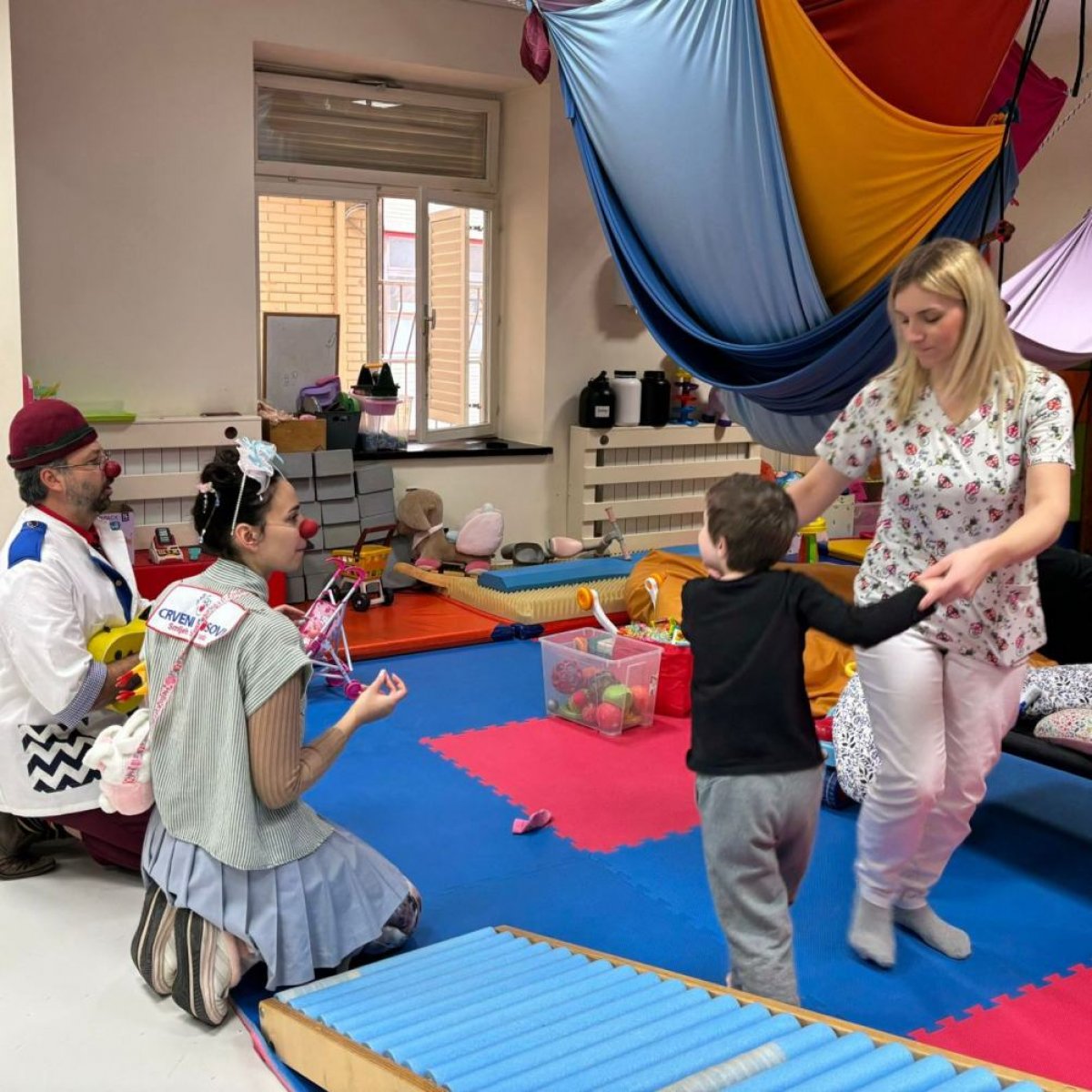 Razveseljavanje najmlađih: Klaunovi "Crvenih nosova" donose radost u bolnicu Krapinske Toplice