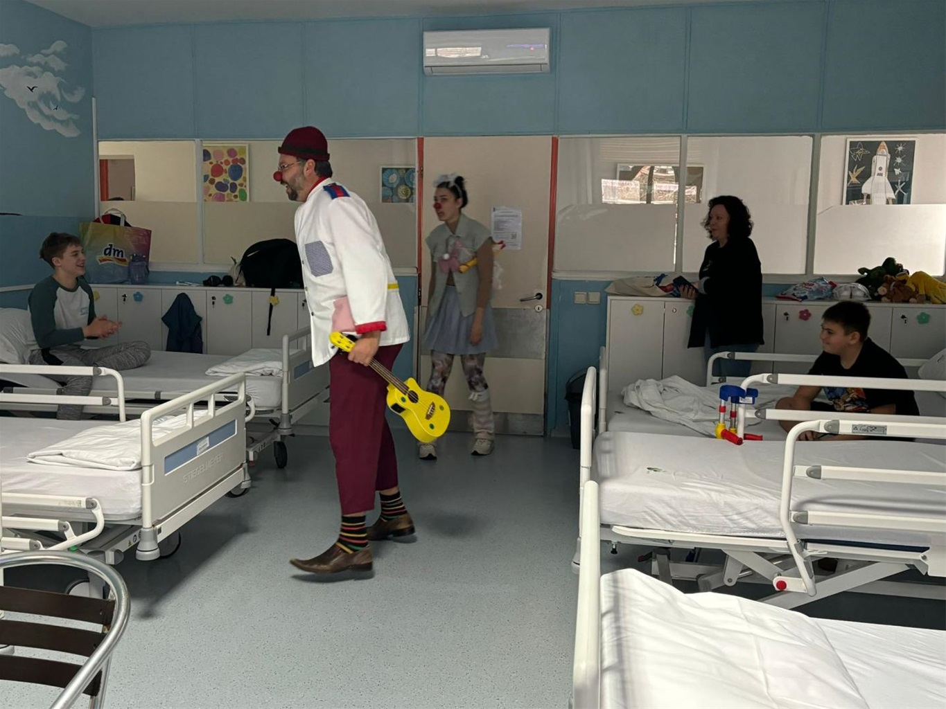 Razveseljavanje najmlađih: Klaunovi "Crvenih nosova" donose radost u bolnicu Krapinske Toplice