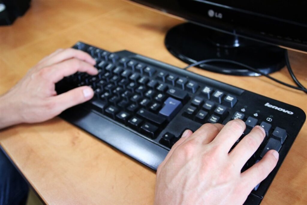 Rizici “sharentinga”: Zašto objave o rođenju djeteta mogu ugroziti njegovu budućnost