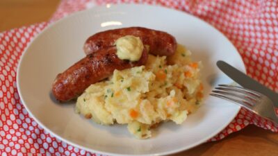 Tajna sočnih kobasica: Kuhar kraljice otkriva nezaobilazan sastojak za savršenstvo u tavi