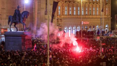 Thompson oduševio obožavatelje na Trgu: Emotivan pozdrav rukometnim junacima