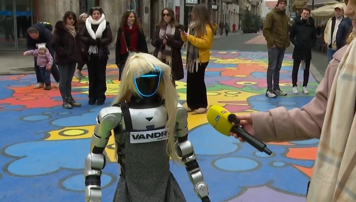 Tonka, prva hrvatska humanoidna robotica, osvojila Zagreb svojim znanjem i šarmom