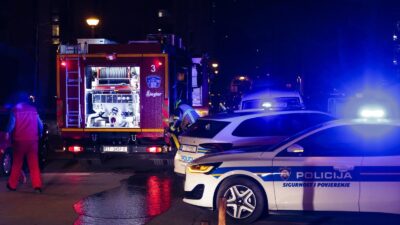 Tragičan sudar u Sesvetama: Jedna osoba stradala u automobilu koji je planuo nakon udarca u drvo