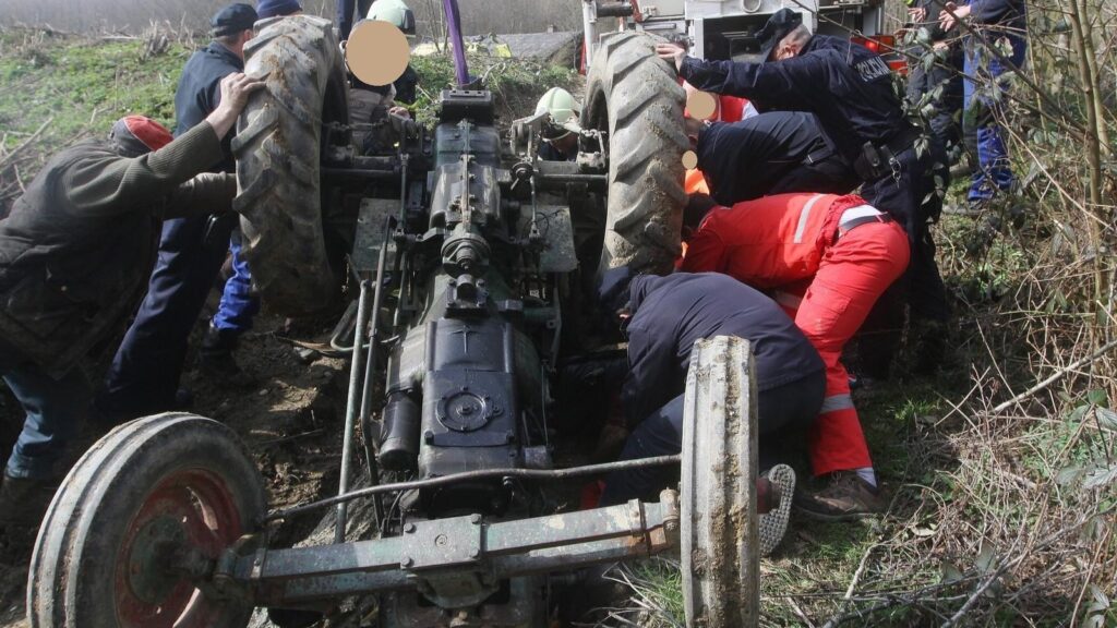 Traktorist iz Zagorja doživio prevrtanje, srećom prošao samo s lakšim ozljedama