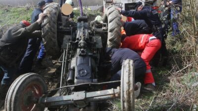 Traktorist iz Zagorja doživio prevrtanje, srećom prošao samo s lakšim ozljedama