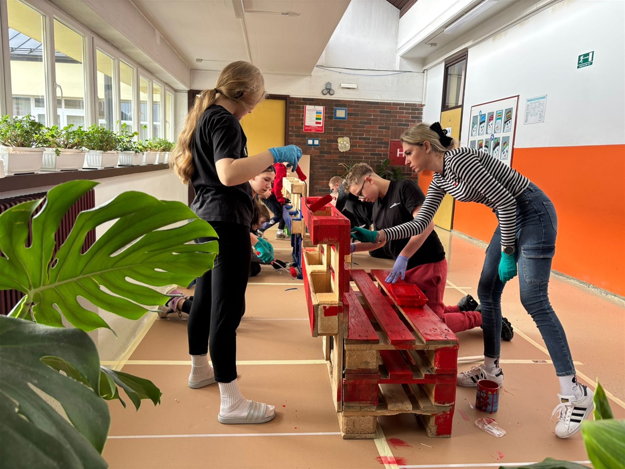 Učenici iz Zaboka udahnuli novi život školskim prostorima kroz volonterske akcije